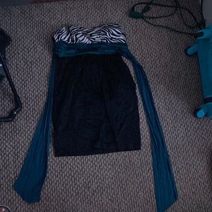 This is an unworn black zip up, zebra print top dress with pockets.